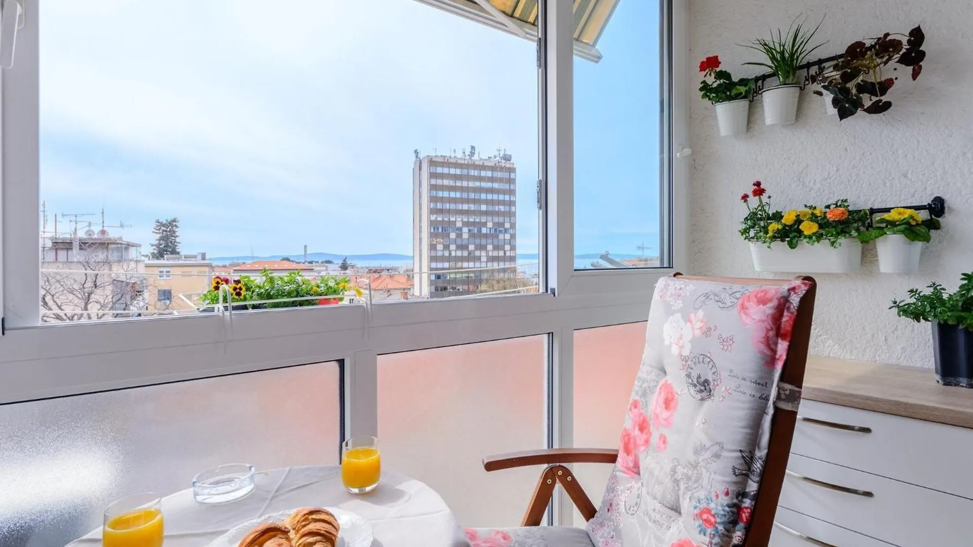 Apartment City Walk St - Comfort One Bedroom Apartment With Balcony And City View A2 contacts